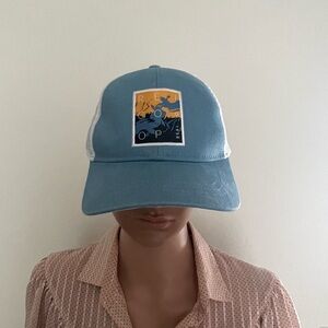 Adjustable women’s blue and white graphic hat
